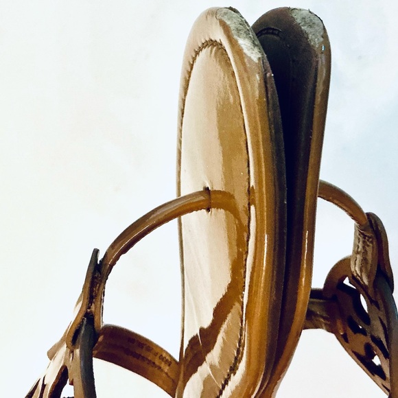 TORY BURCH, Miller Patent Leather T-Straps Thong Sandals in Tan, Size - Picture 8 of 15